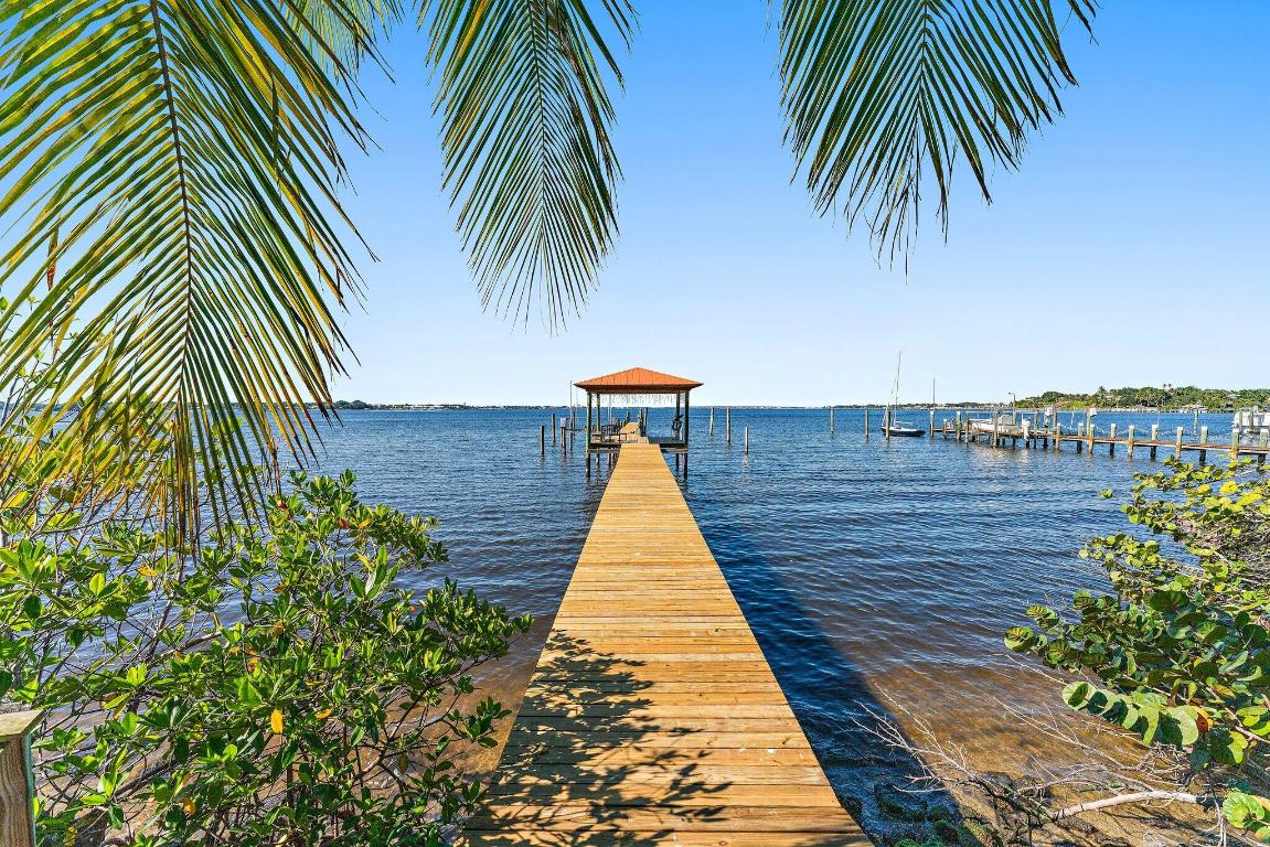 TWIN RIVERS - Residential