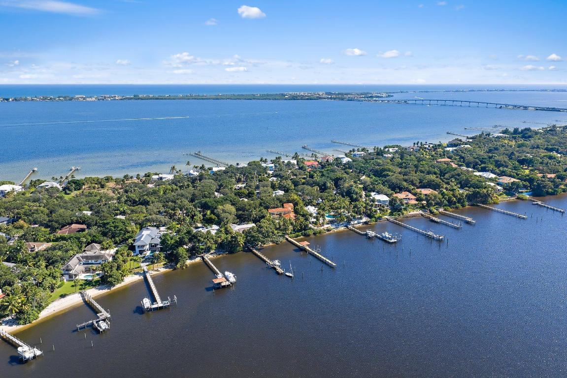 TWIN RIVERS - Residential