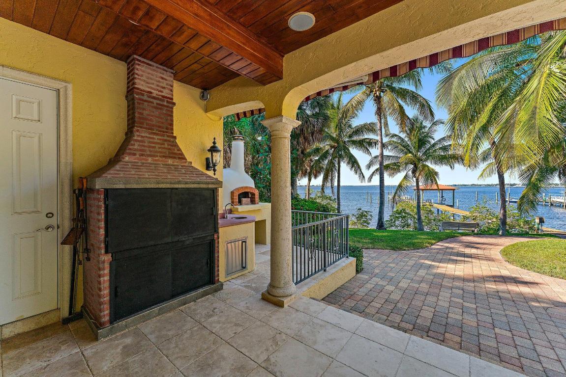 TWIN RIVERS - Residential