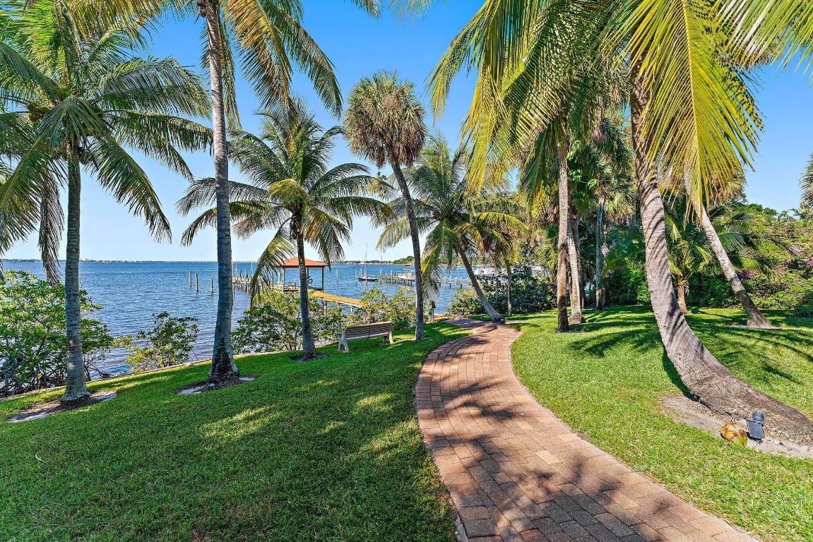 TWIN RIVERS - Residential