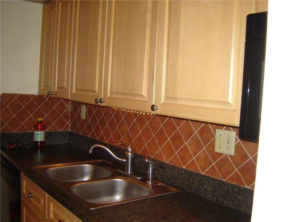 RACQUET CLUB - Residential Lease