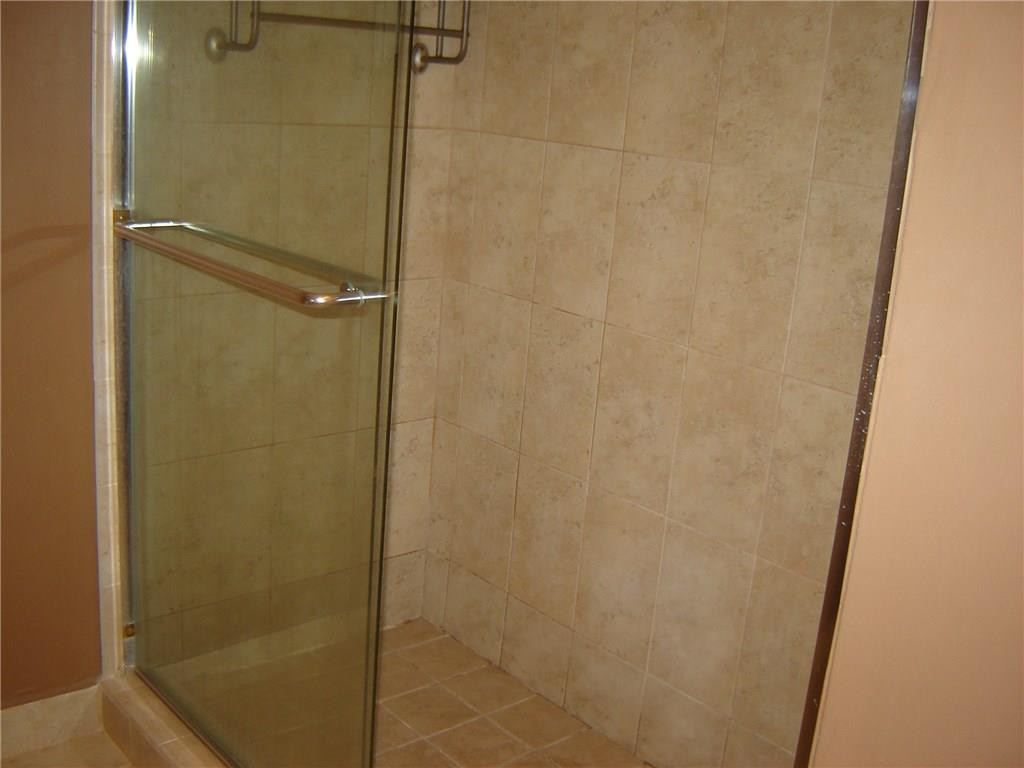 RACQUET CLUB - Residential Lease