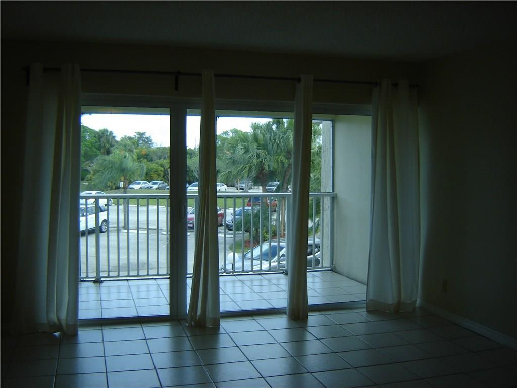 RACQUET CLUB - Residential Lease