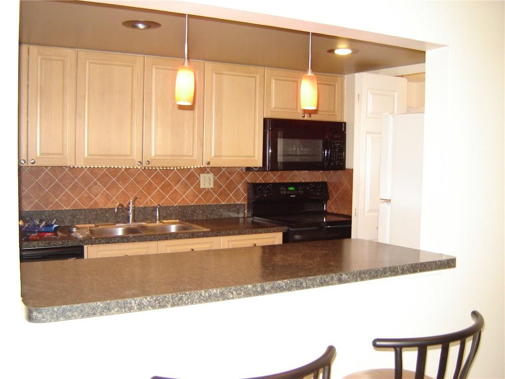 RACQUET CLUB - Residential Lease