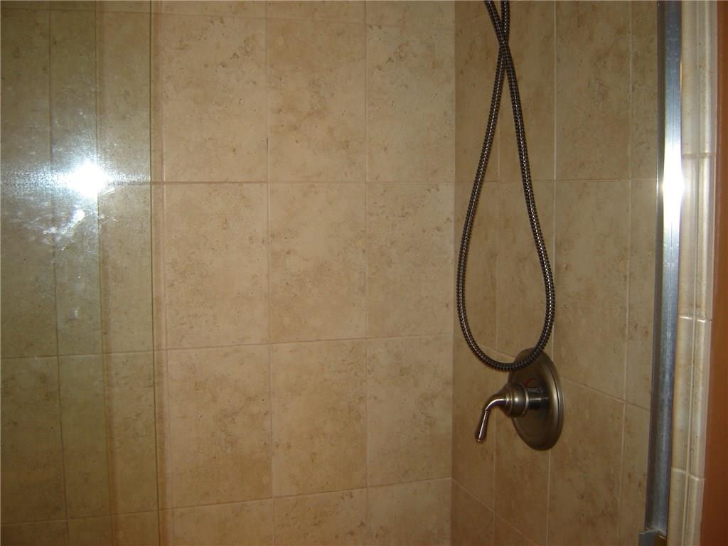 RACQUET CLUB - Residential Lease