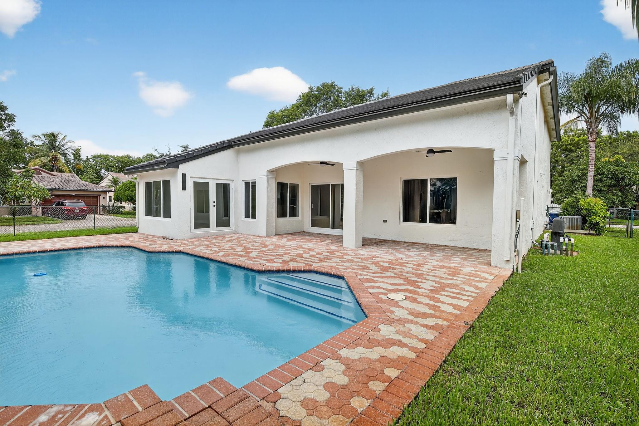 Heftler Homes At Pembroke - Residential