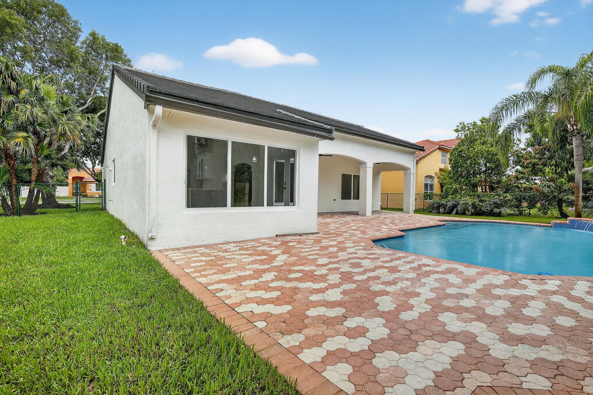 Heftler Homes At Pembroke - Residential