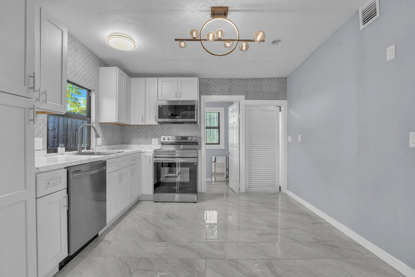 NORTH PALM BEACH - Residential