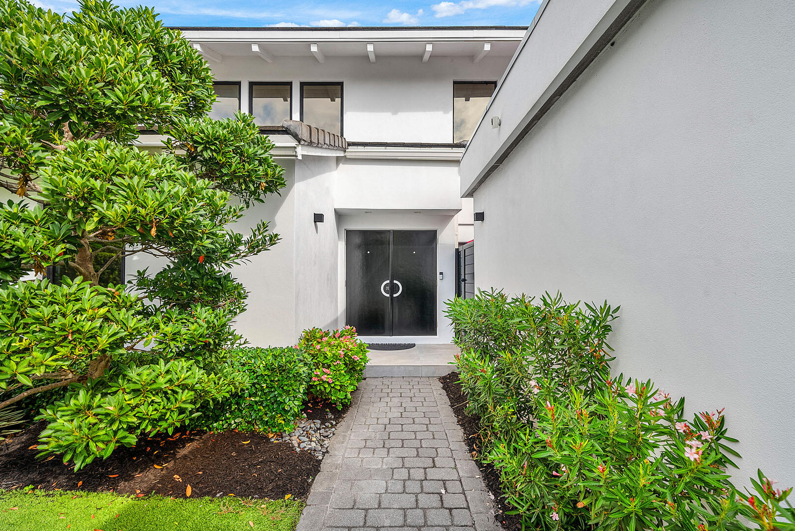 ROYAL PALM YACHT & COUNTRY CLUB - Residential