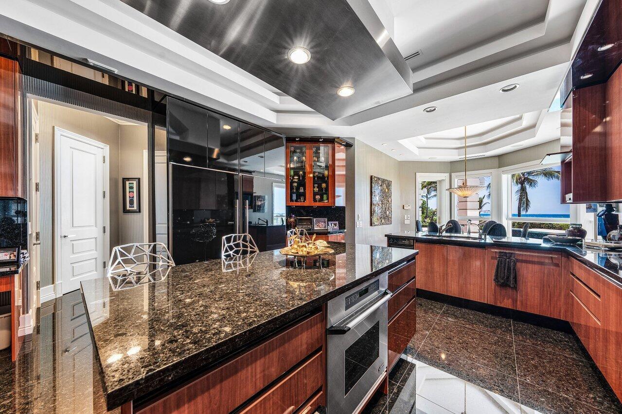 SAILFISH POINT - Residential