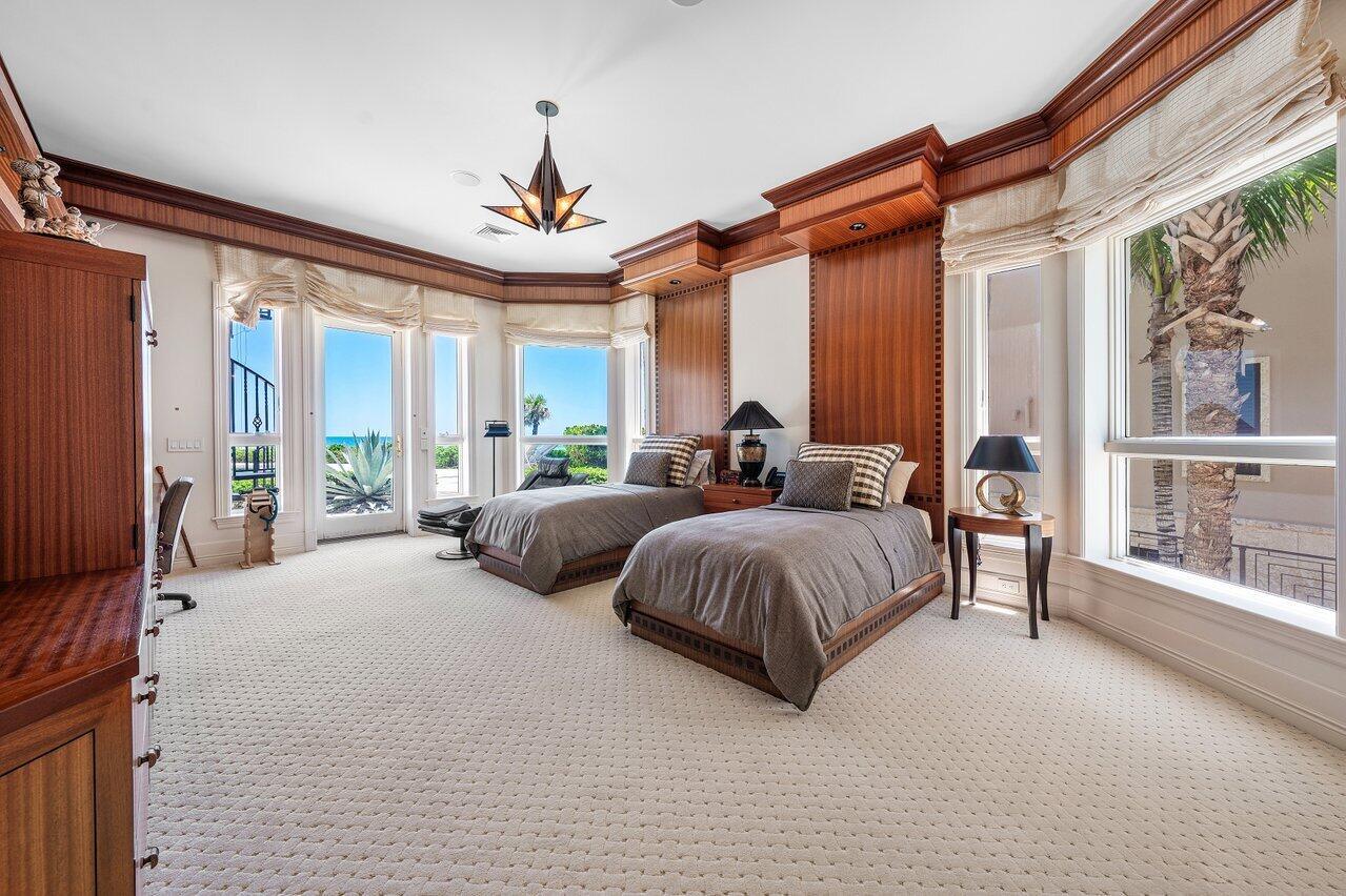 SAILFISH POINT - Residential