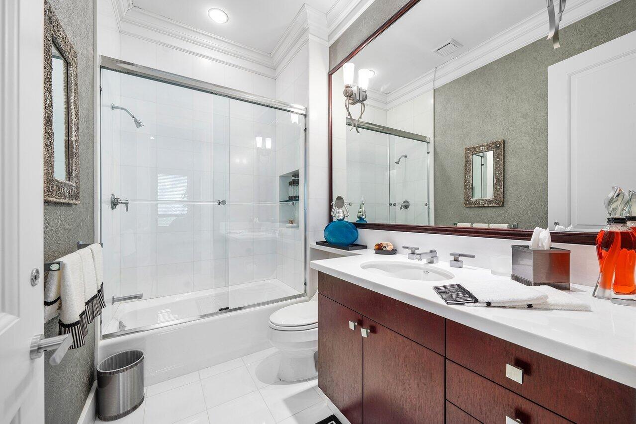 SAILFISH POINT - Residential