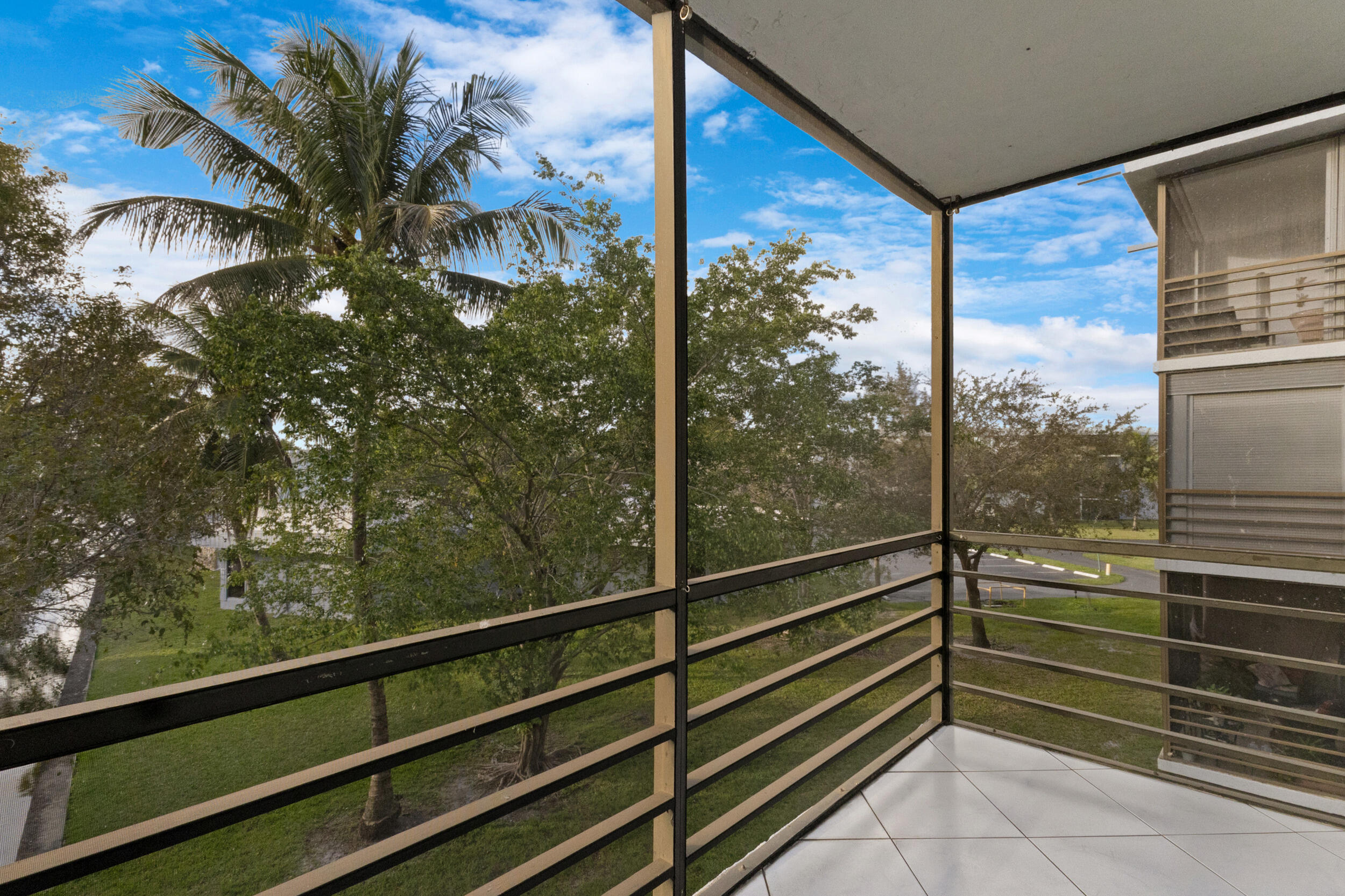 ROYAL PARK CONDO - Residential