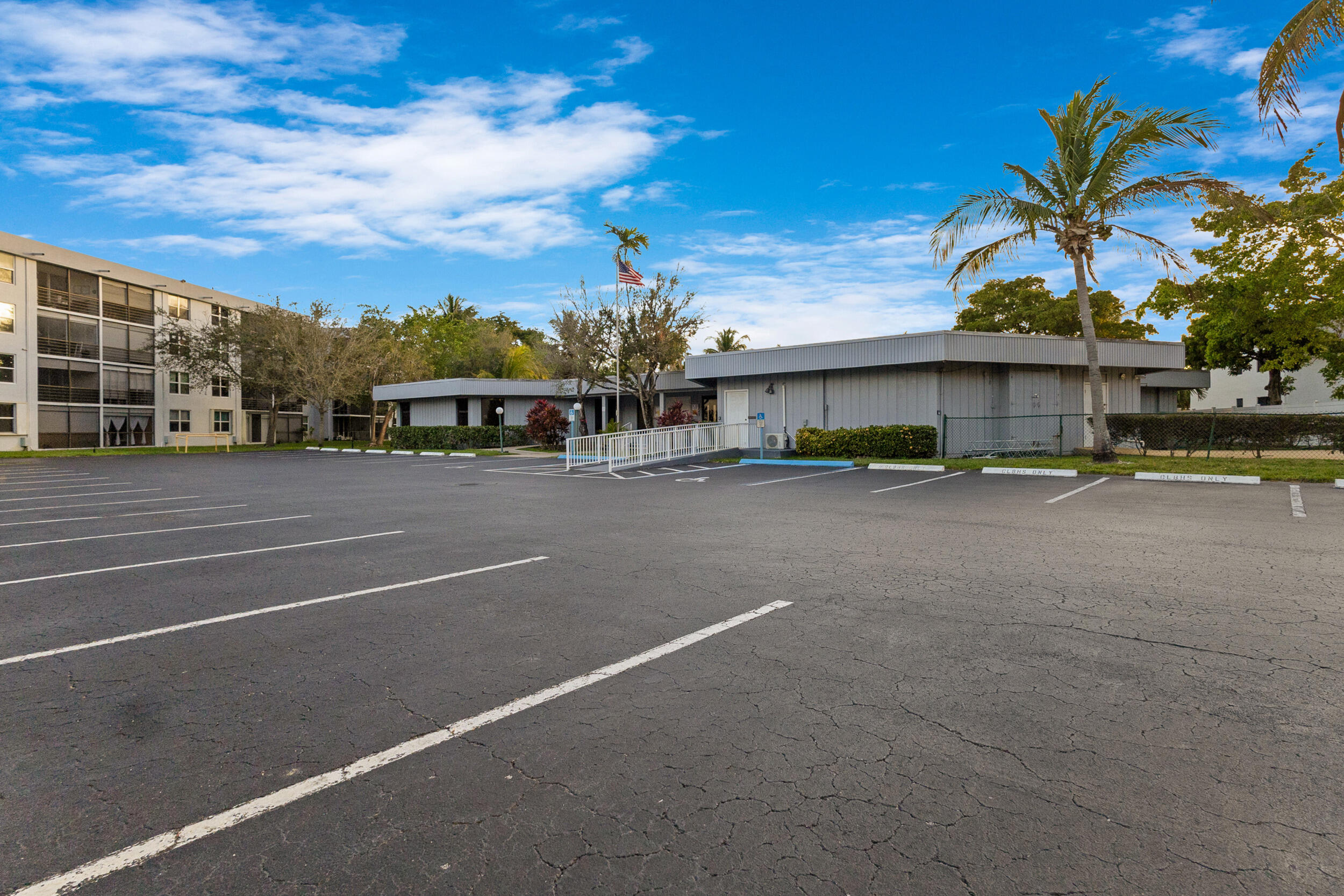 ROYAL PARK CONDO - Residential