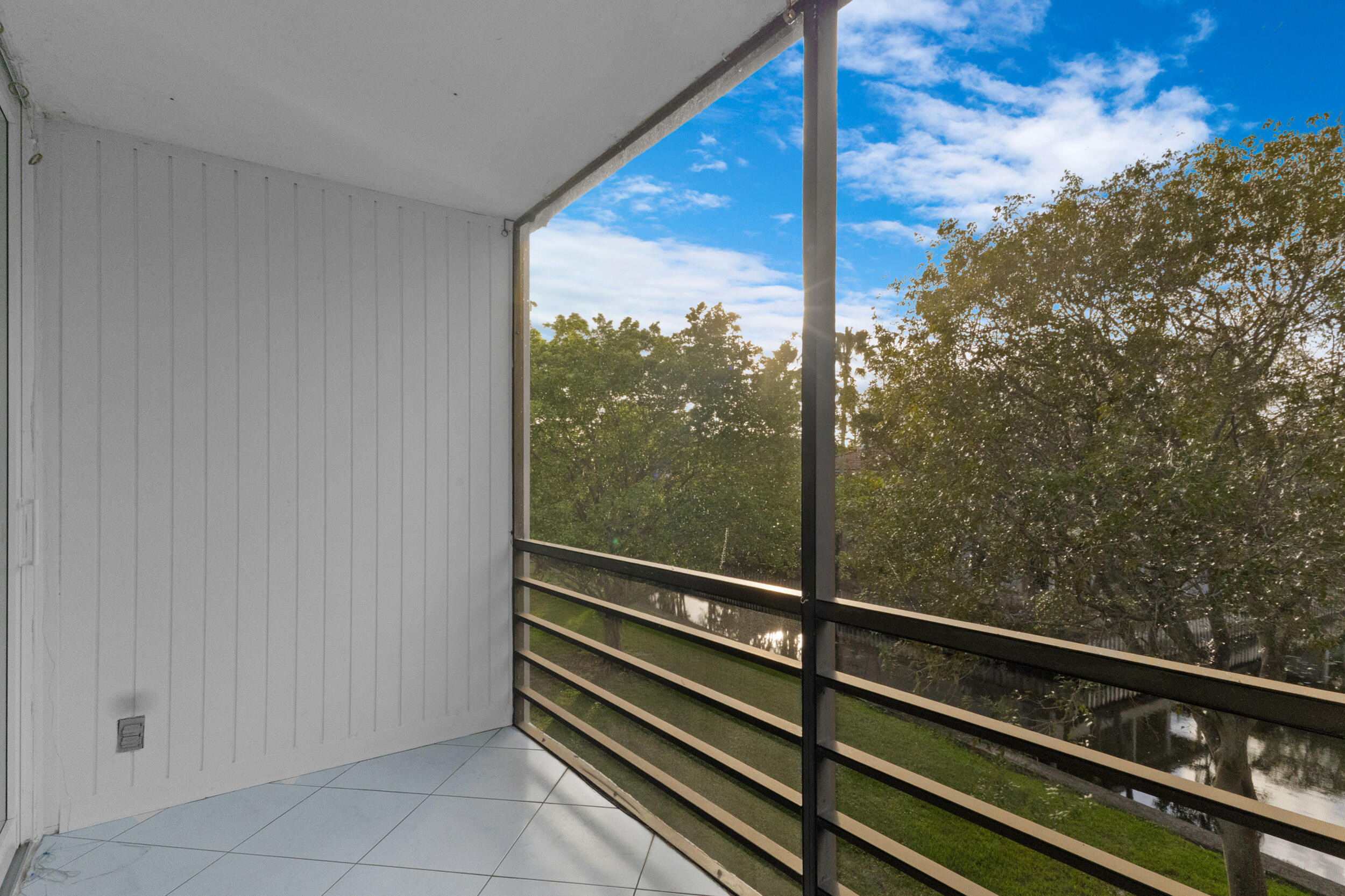 ROYAL PARK CONDO - Residential