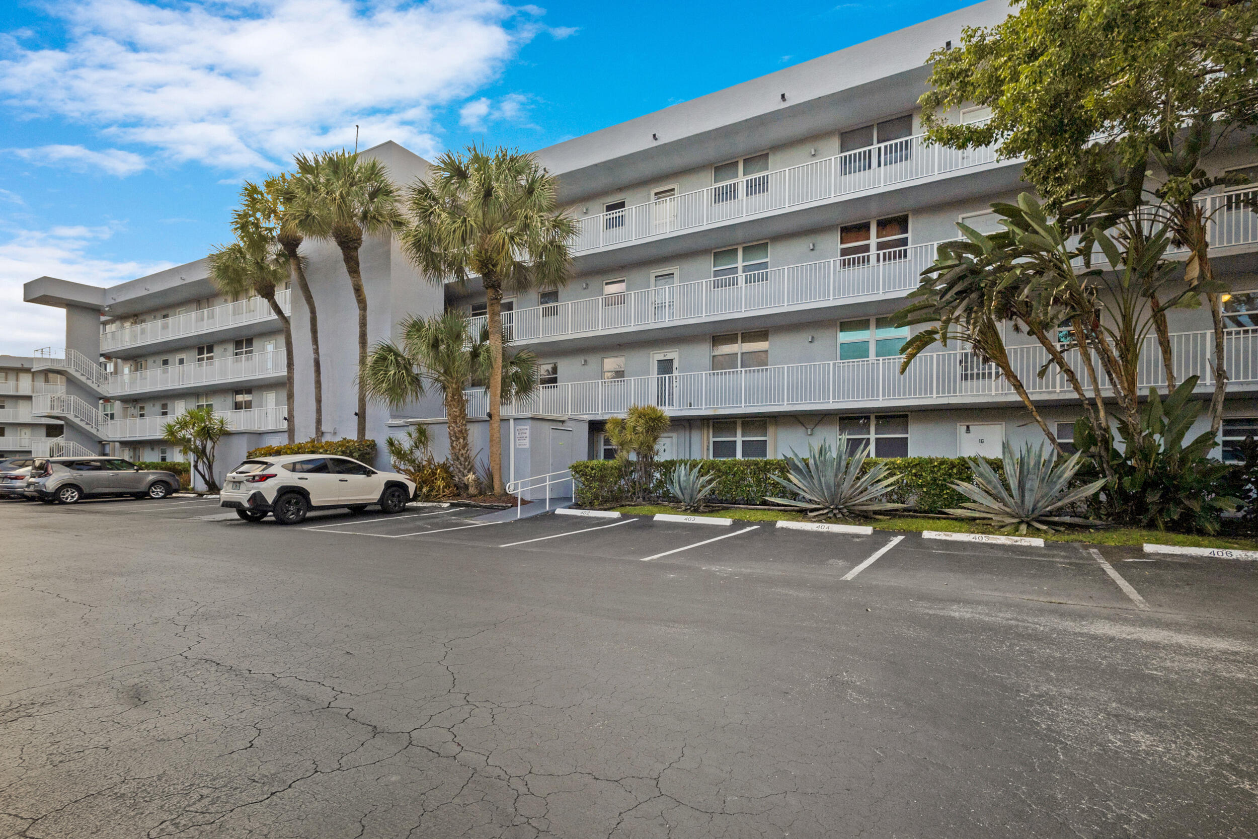 ROYAL PARK CONDO - Residential