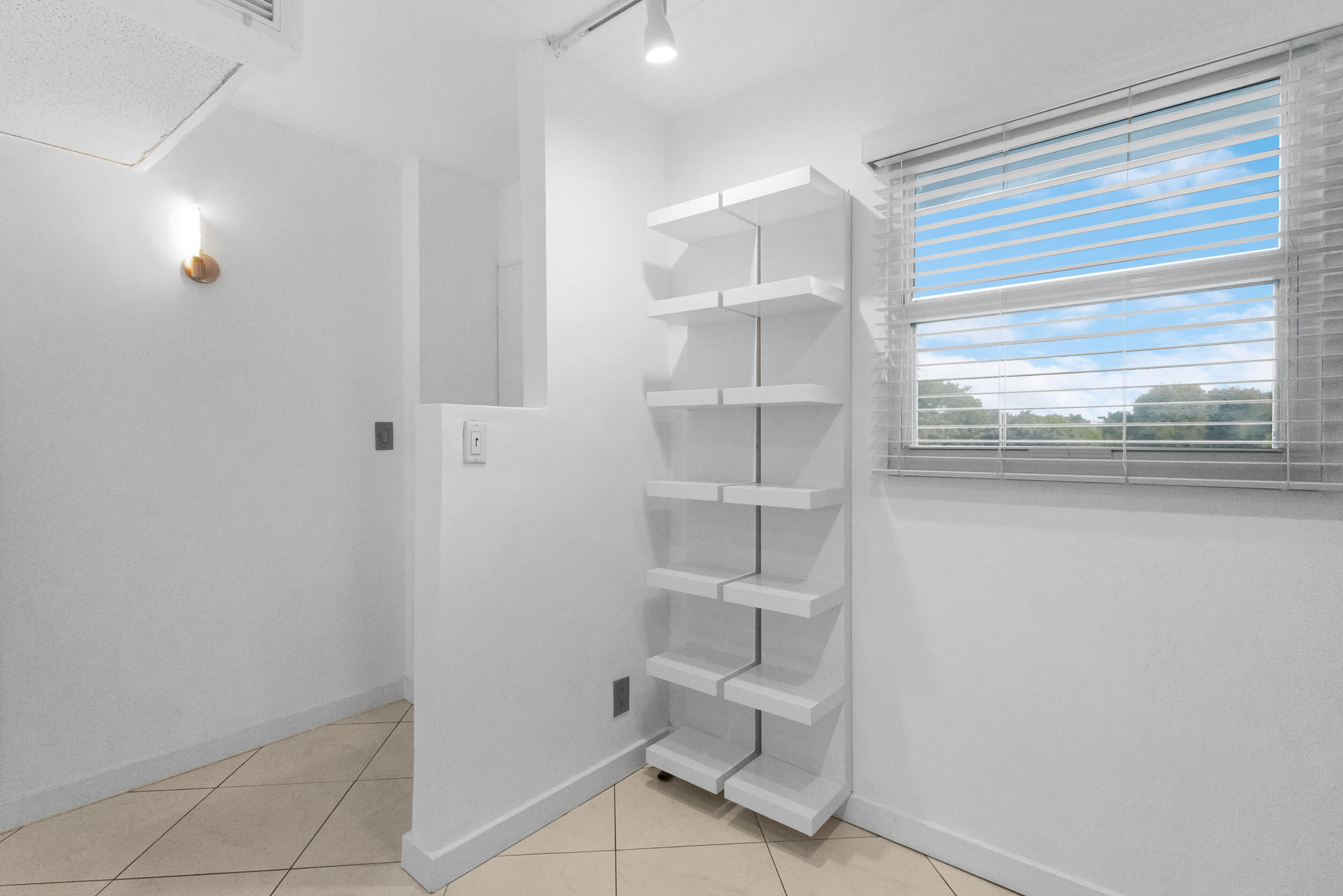 ROYAL PARK CONDO - Residential