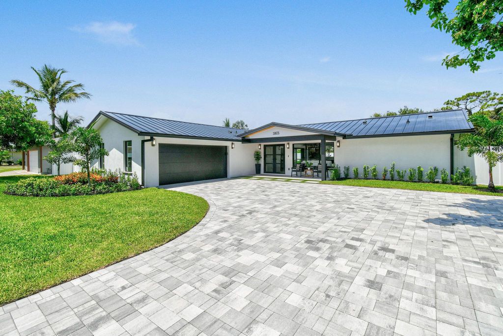 Photo of 19875 Hibiscus Drive, Jupiter, FL 33469 (MLS # R11107165)