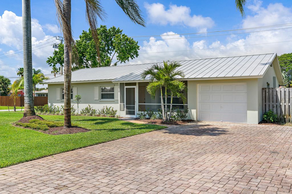 Photo of 1612 Venus Avenue, Jupiter, FL 33469 (MLS # R10791611)