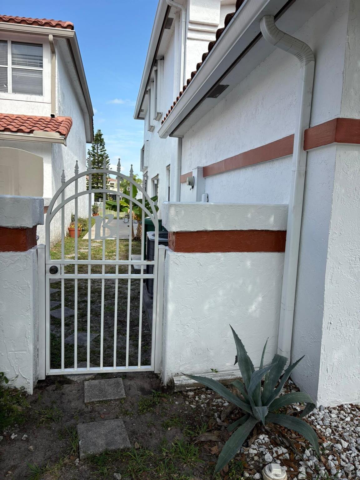 HOLIDAY SPRINGS EAST - Residential Lease