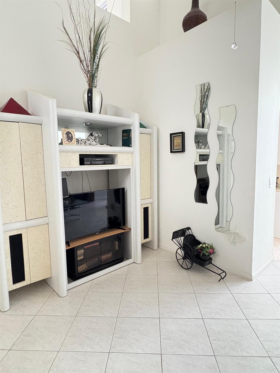 HOLIDAY SPRINGS EAST - Residential Lease