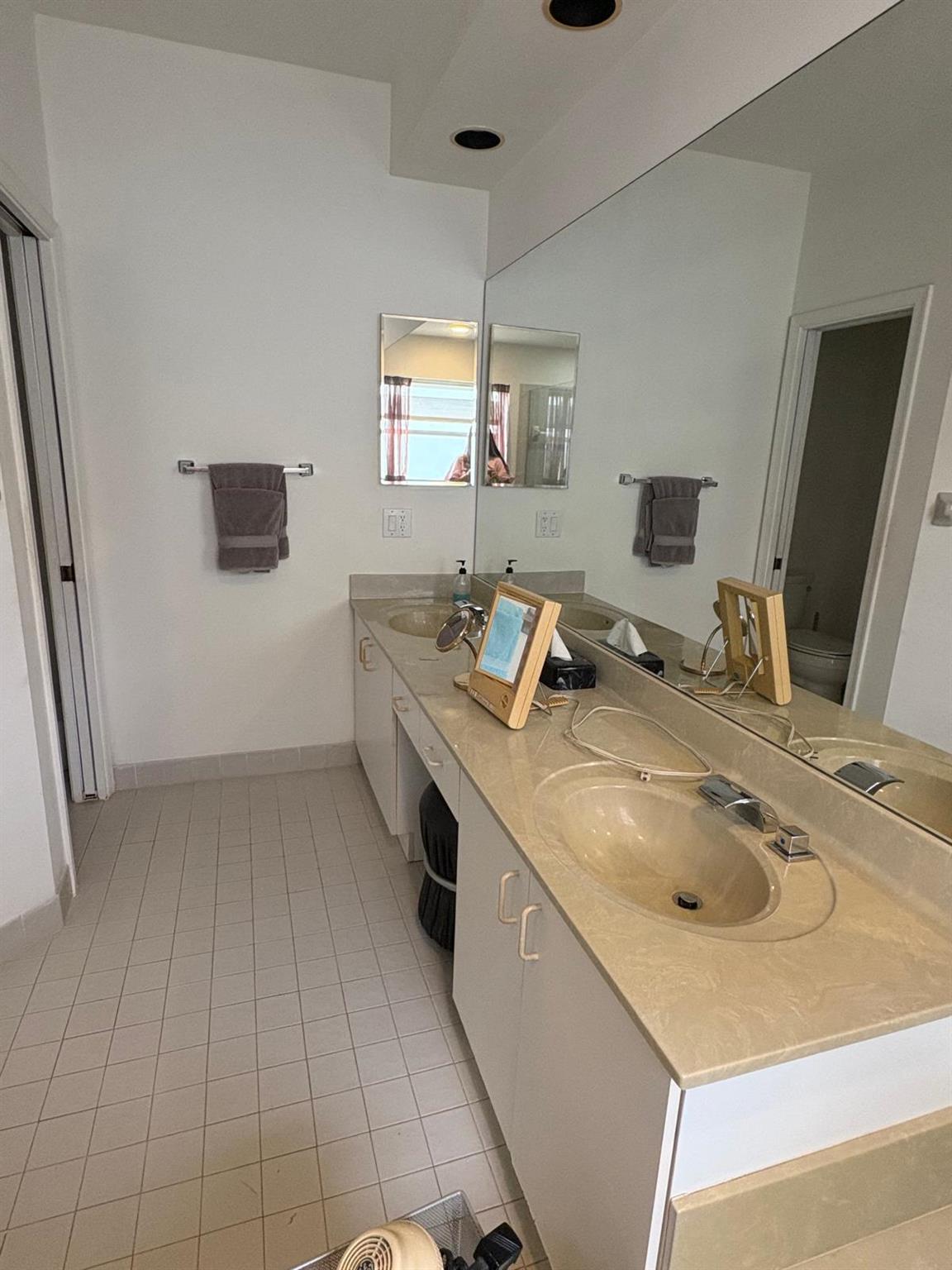 HOLIDAY SPRINGS EAST - Residential Lease