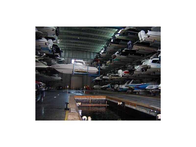 THE PORT MARINA - Land