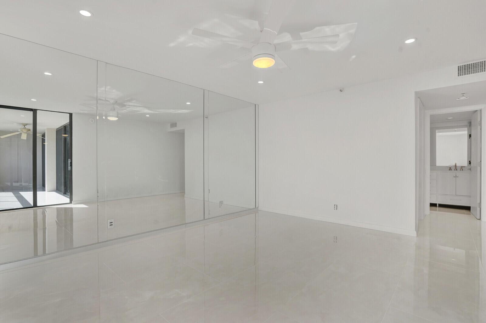 YACHT & RACQUET CLUB OF B - Residential Lease