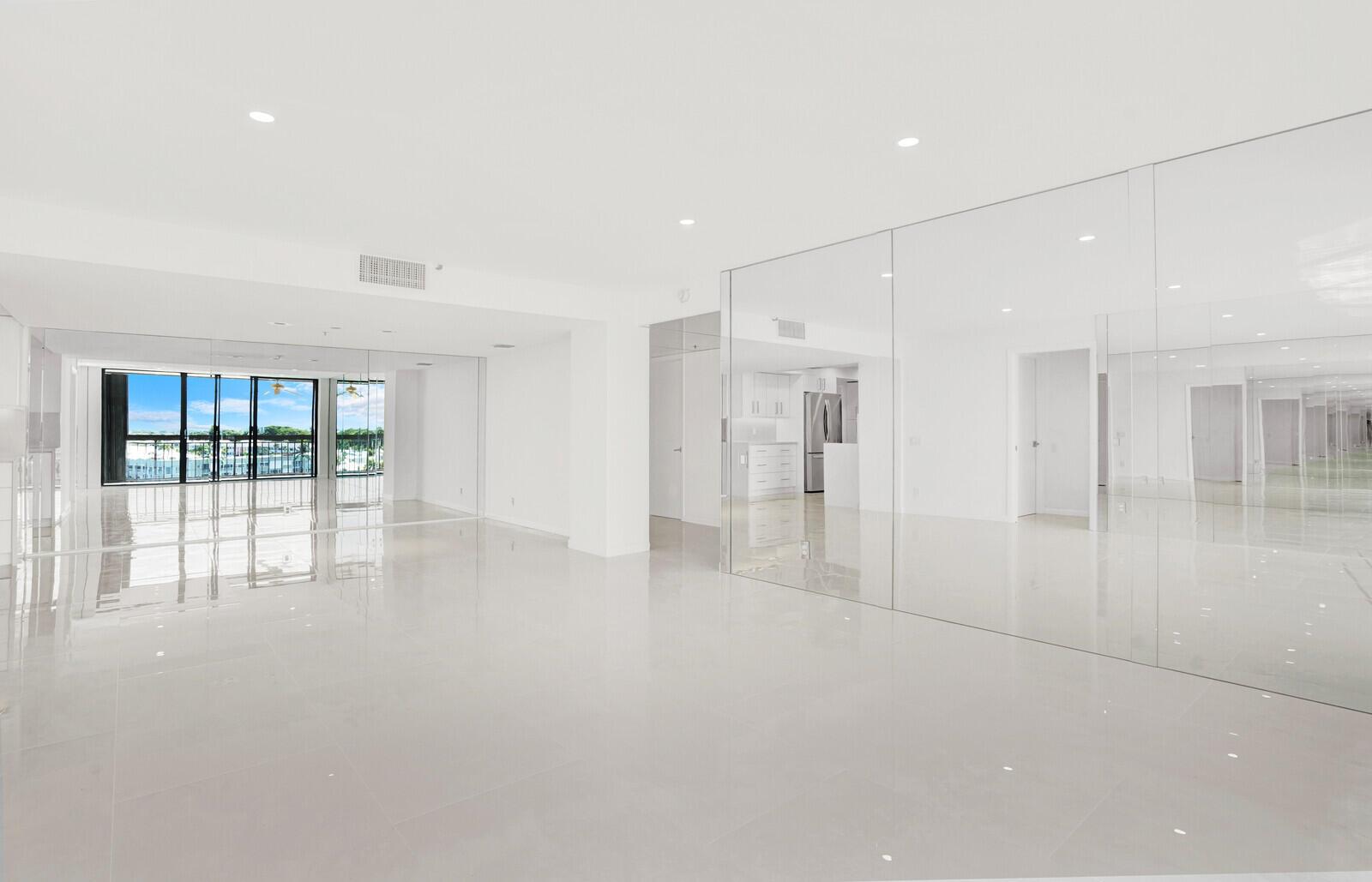 YACHT & RACQUET CLUB OF B - Residential Lease