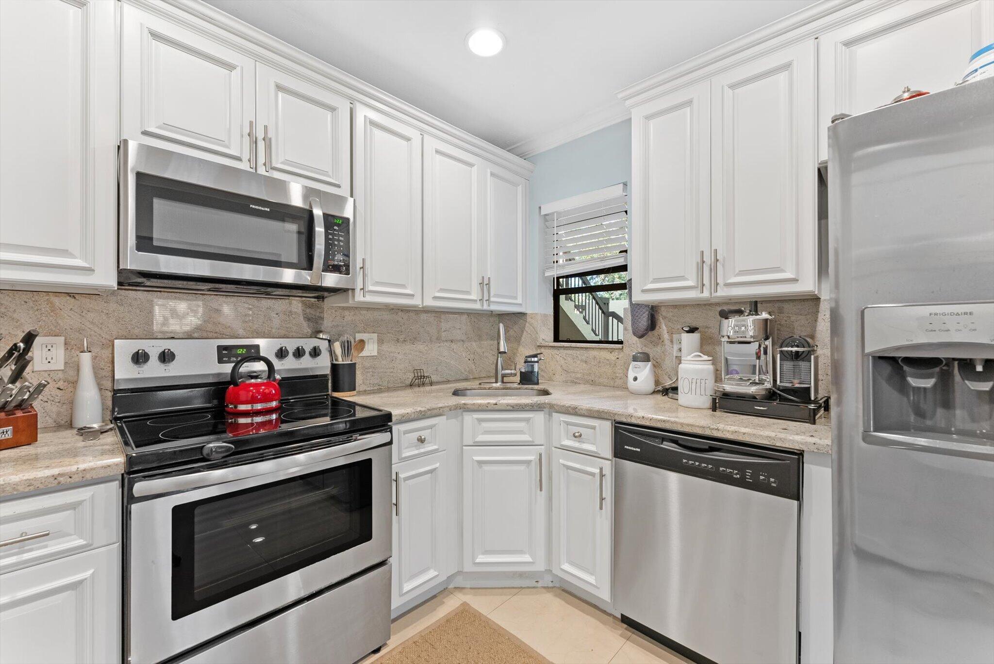 BAYWOOD VILLAGE III-B CONDO - Residential