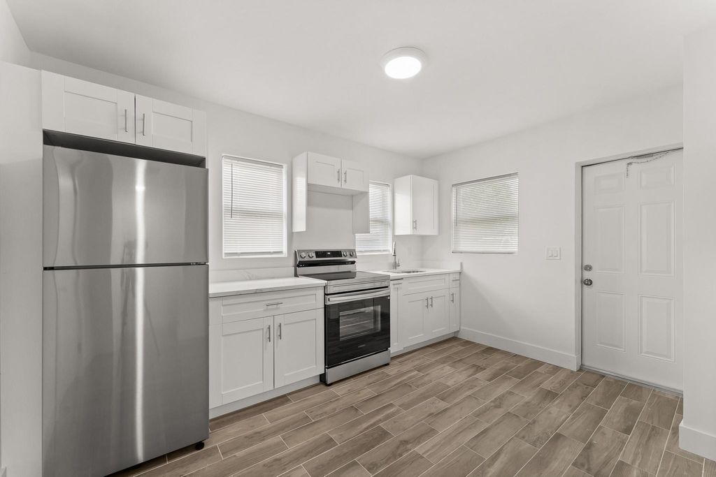 Photo of 606 S 13th Street #1, Fort Pierce, FL 34950 (MLS # F10515913)