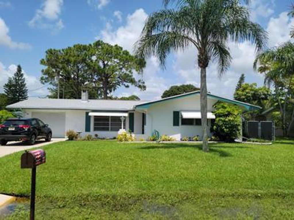 Photo of 408 E Coconut Avenue, Port Saint Lucie, FL 34952 (MLS # R10860464)