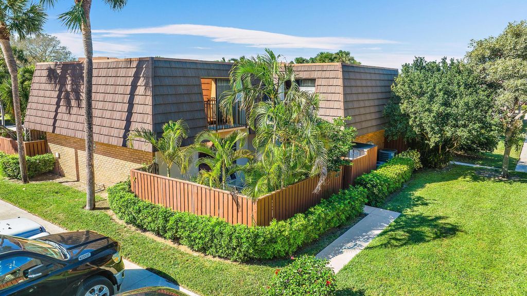 Photo of 2018 20th Court, Jupiter, FL 33477 (MLS # R10955472)