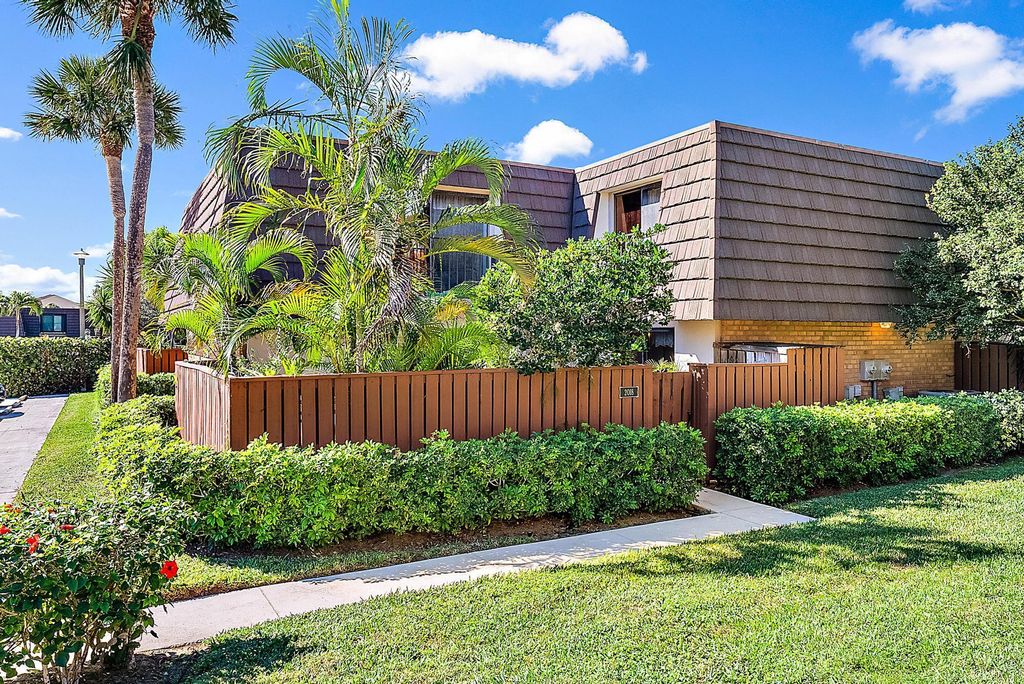 Photo of 2018 20th Court, Jupiter, FL 33477 (MLS # R10955472)