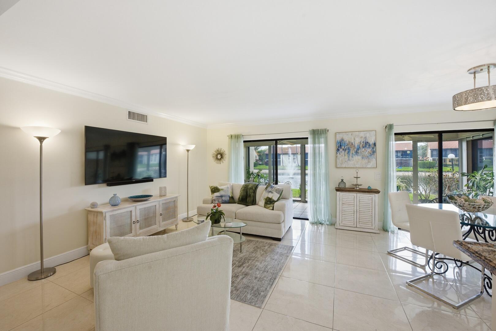 10223 N CIRCLE LAKE Drive 102, Boynton Beach, FL, 33437/$319,900 3 10223 N CIRCLE LAKE Drive 102