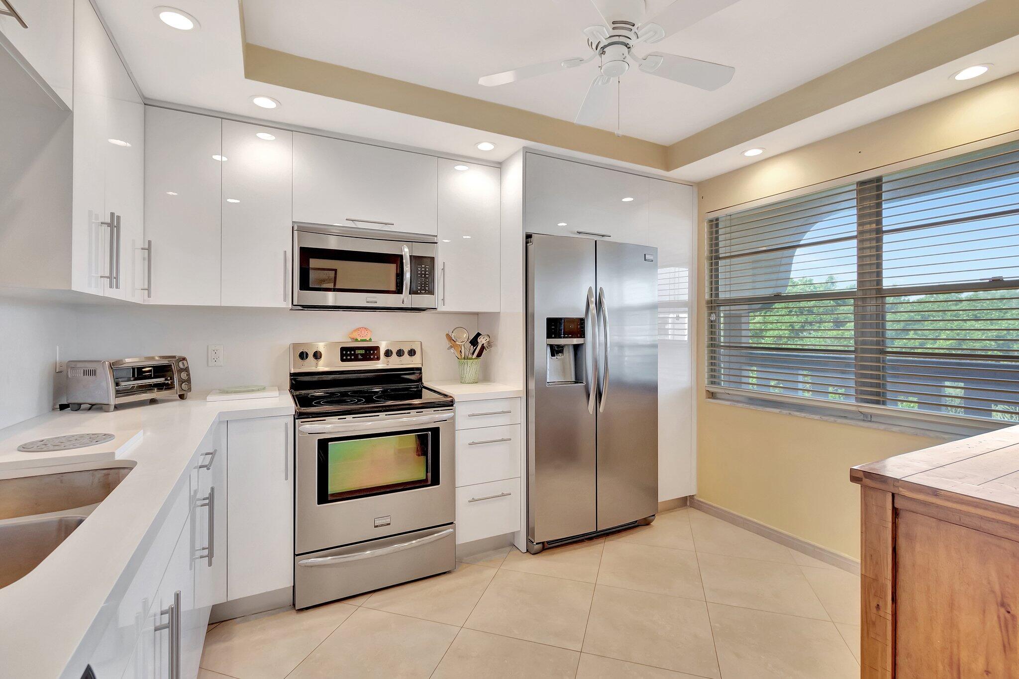 Discover the true sense of community living in 2901 Victoria Circle, Unit L4, a gem of Wynmoor's Active Adult Community in Coconut Creek, FL. This prime residence bears the mark of premium quality craftsmanship, indicative of the use of choice materials.The unit is elegant in every corner. High-grade ceramic tiles create a stunning foundation that extends across the entire abode, providing durability and style. The thoughtfully renovated kitchen, completed in 2023, harmonizes with the modern floor tiles. Modernity permeates the culinary space, with high-end stainless steel kitchen appliances and a robust double sink.