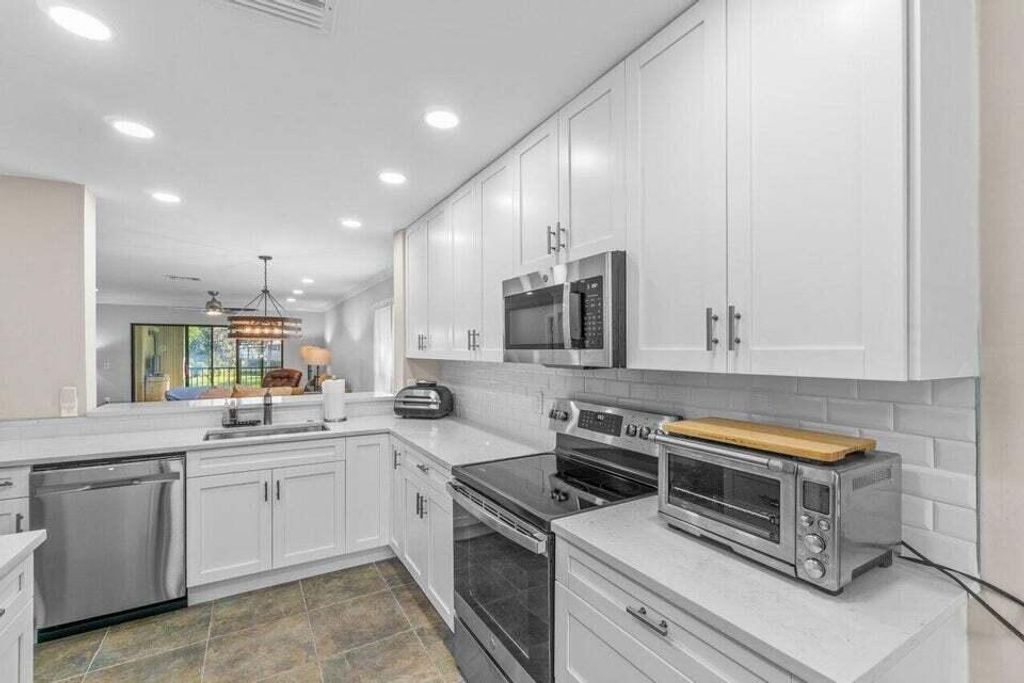 Photo of 25 Stratford Drive #D, Boynton Beach, FL 33436 (MLS # R11039089)