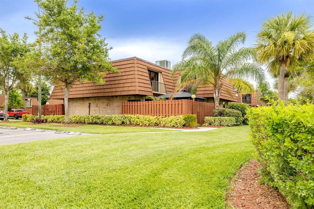 Photo of 1402 Nebraska Ave #B-3, Fort Pierce, FL 34950 (MLS # R10721440)