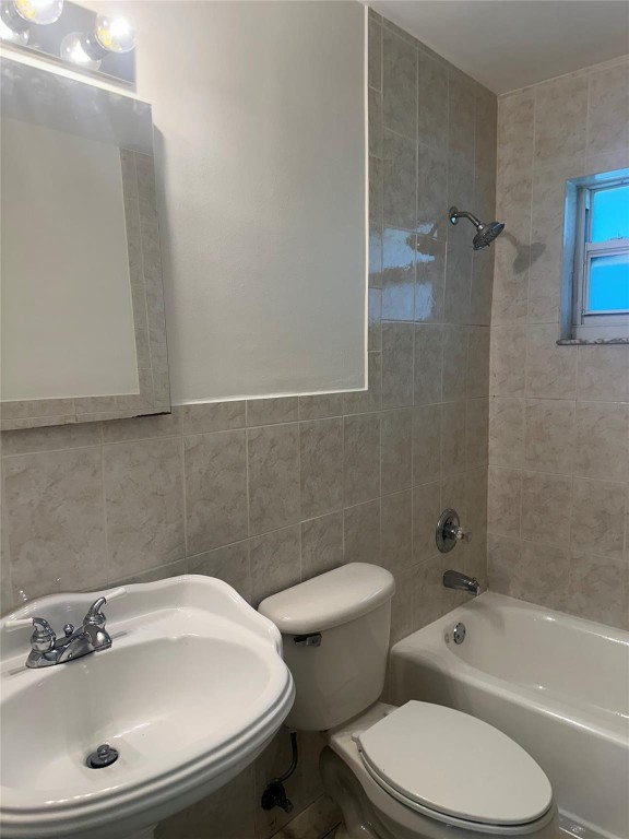 Pine Crest Amd 7-13 B - Residential Lease