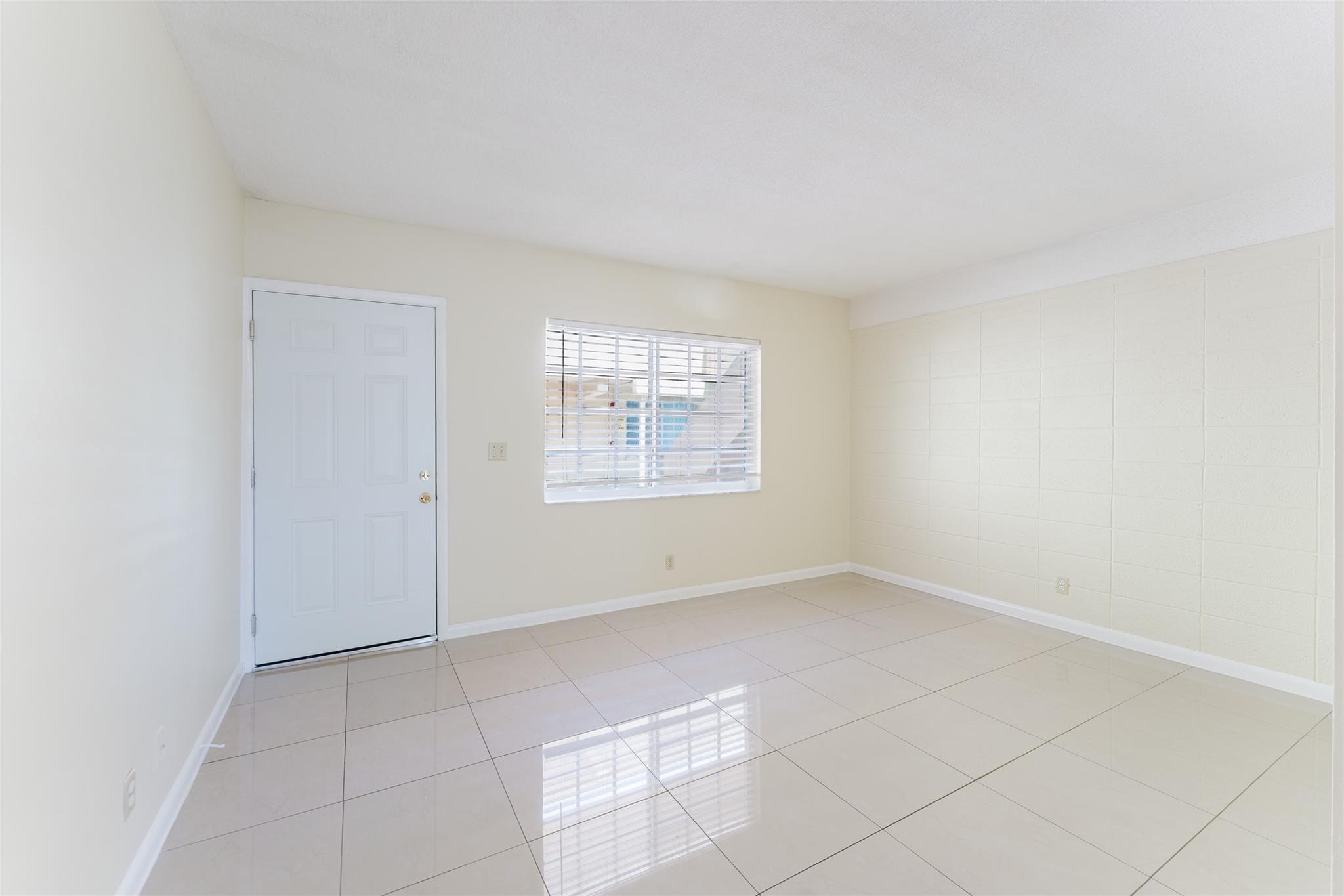 First and Security Move in. Clean, cozy and comfortable 1/1 with central AC, impact windows and steps to the park, minutes to beach, downtown, entertainment, and shopping - great location in a quiet well kept building.
Rapid Approvals, Move-in Special First and Security. Income requirement 2.5 X's rent, 650 Credit score.