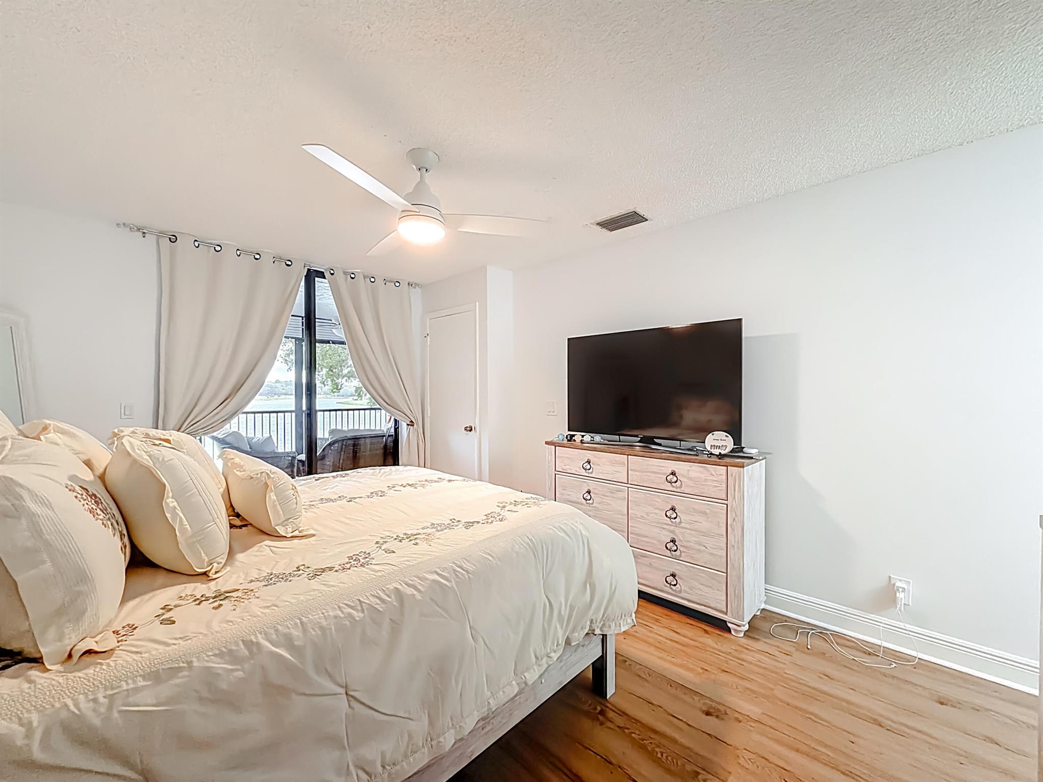 APPLEWOOD VILLAGE II-A CO - Residential Lease