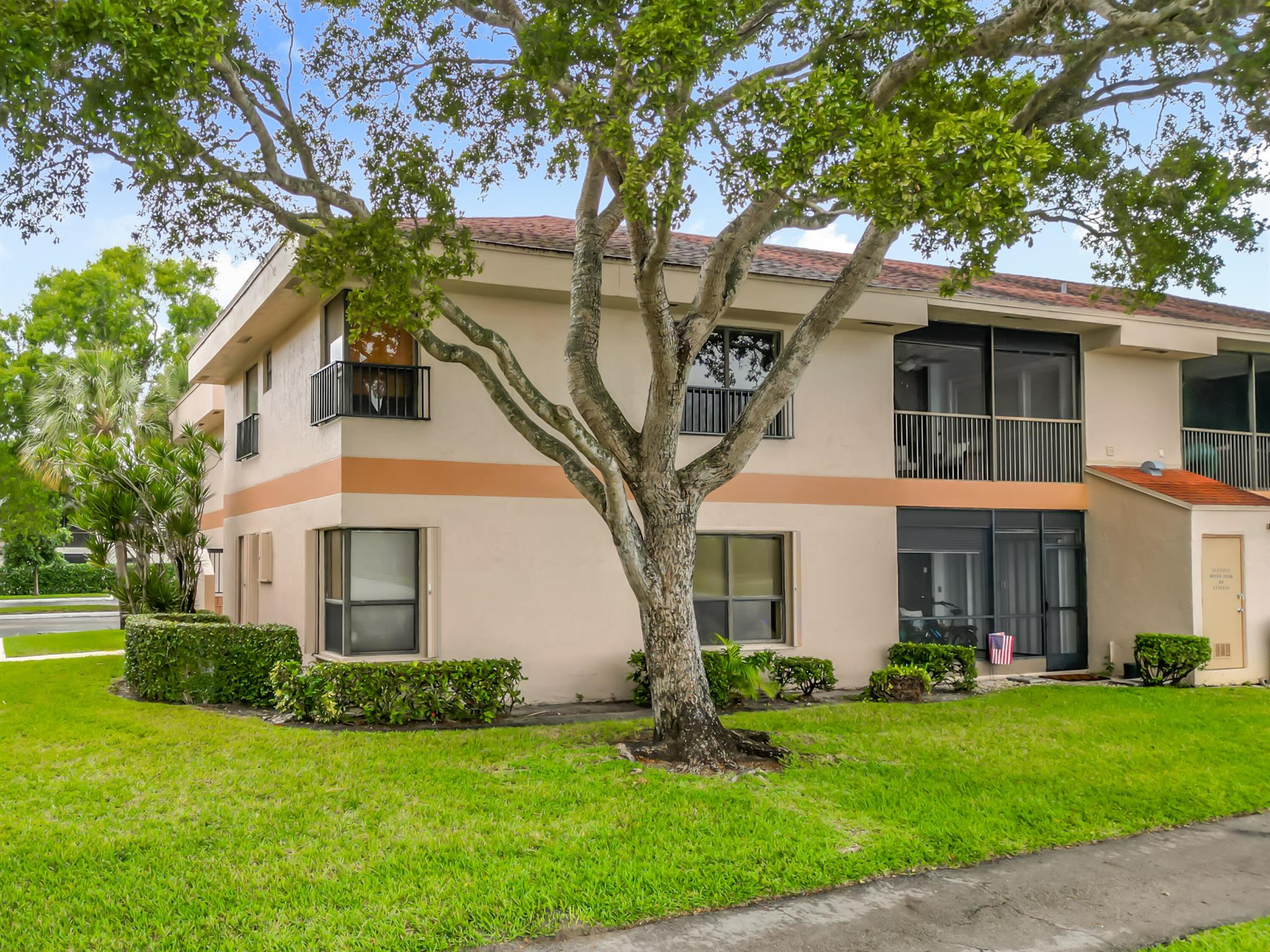 APPLEWOOD VILLAGE II-A CO - Residential Lease