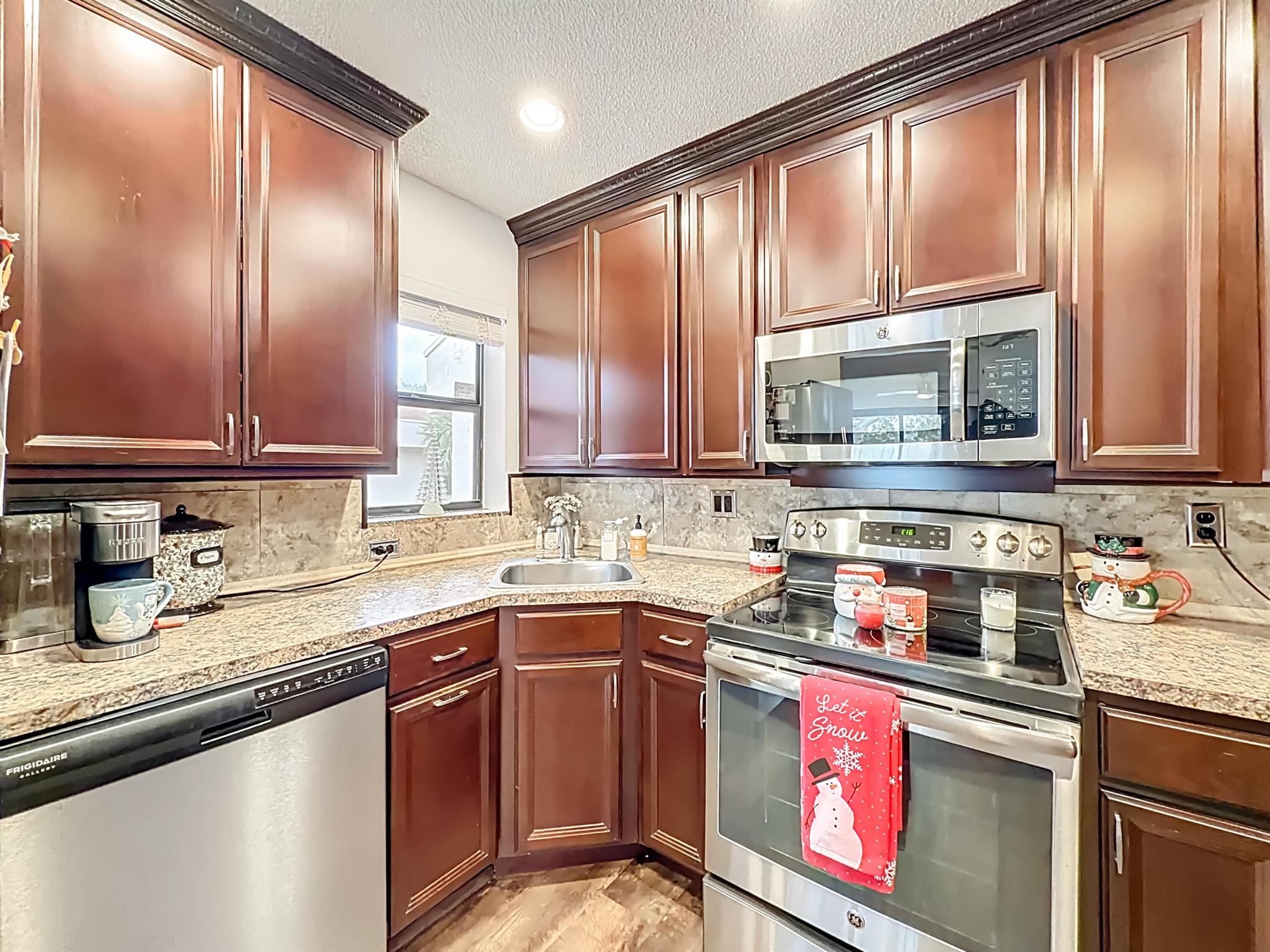 APPLEWOOD VILLAGE II-A CO - Residential Lease