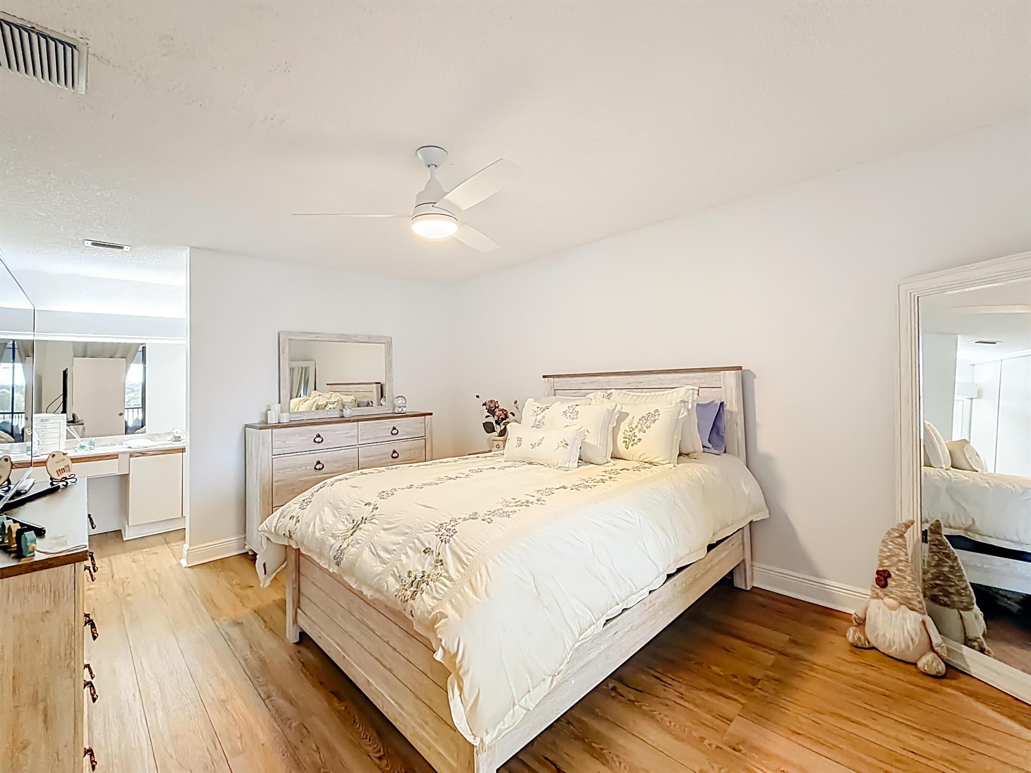 APPLEWOOD VILLAGE II-A CO - Residential Lease