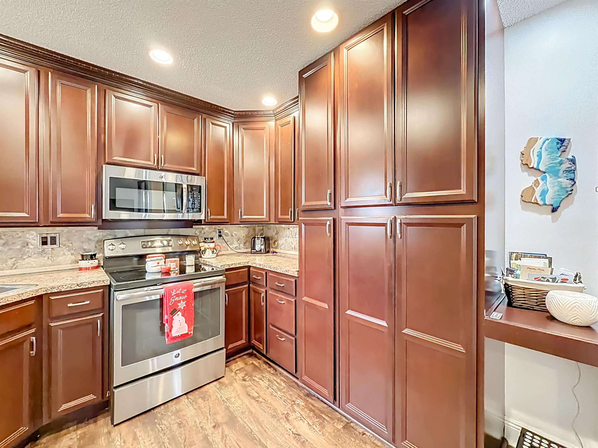 APPLEWOOD VILLAGE II-A CO - Residential Lease