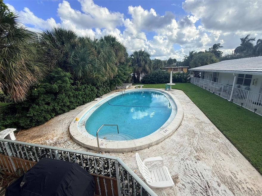 YOU COULD BE LIVING HALF A BLOCK FROM THE BEACH. NEWER CERAMIC TILE FLOORS, NEWER KITCHEN AND
 BATHROOMS. NEWER STAINLESS-STEEL APPLIANCES, CROWN MOLDING, CENTRAL AIR. ASSIGNED PARKING.
 OPEN POOL AREA JUST STEPS FROM UNIT. CLOSE TO PIER AND RESTAURANTS.