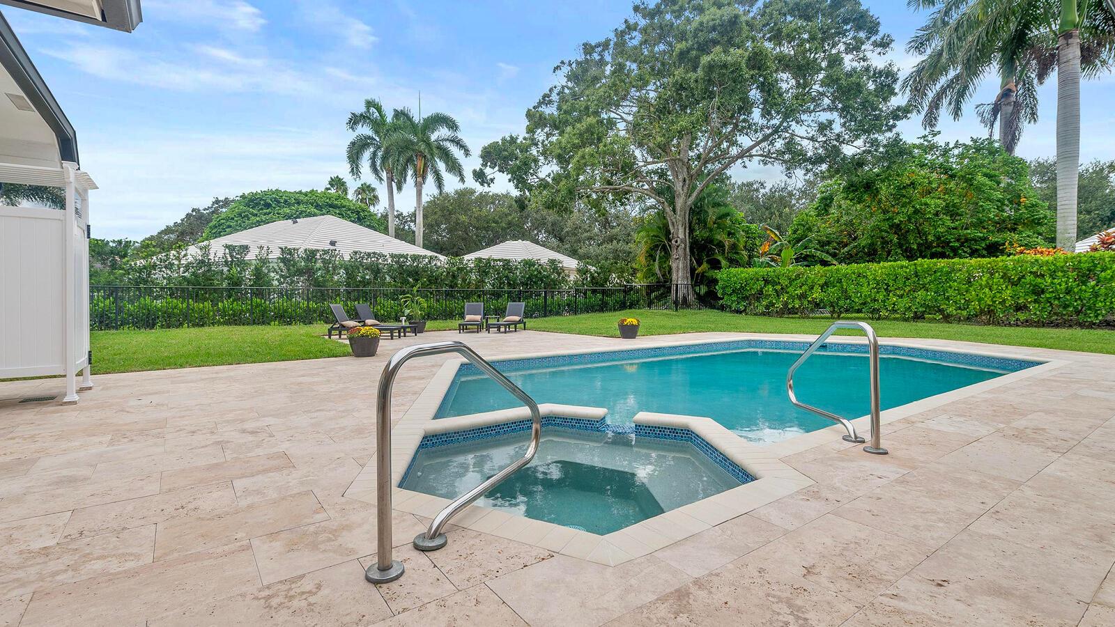 HERITAGE OAKS - Residential