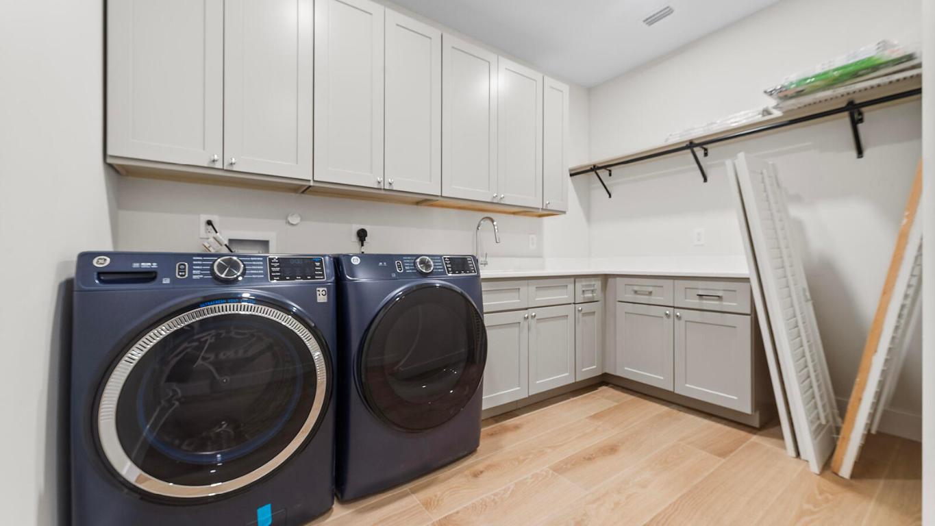 HERITAGE OAKS - Residential