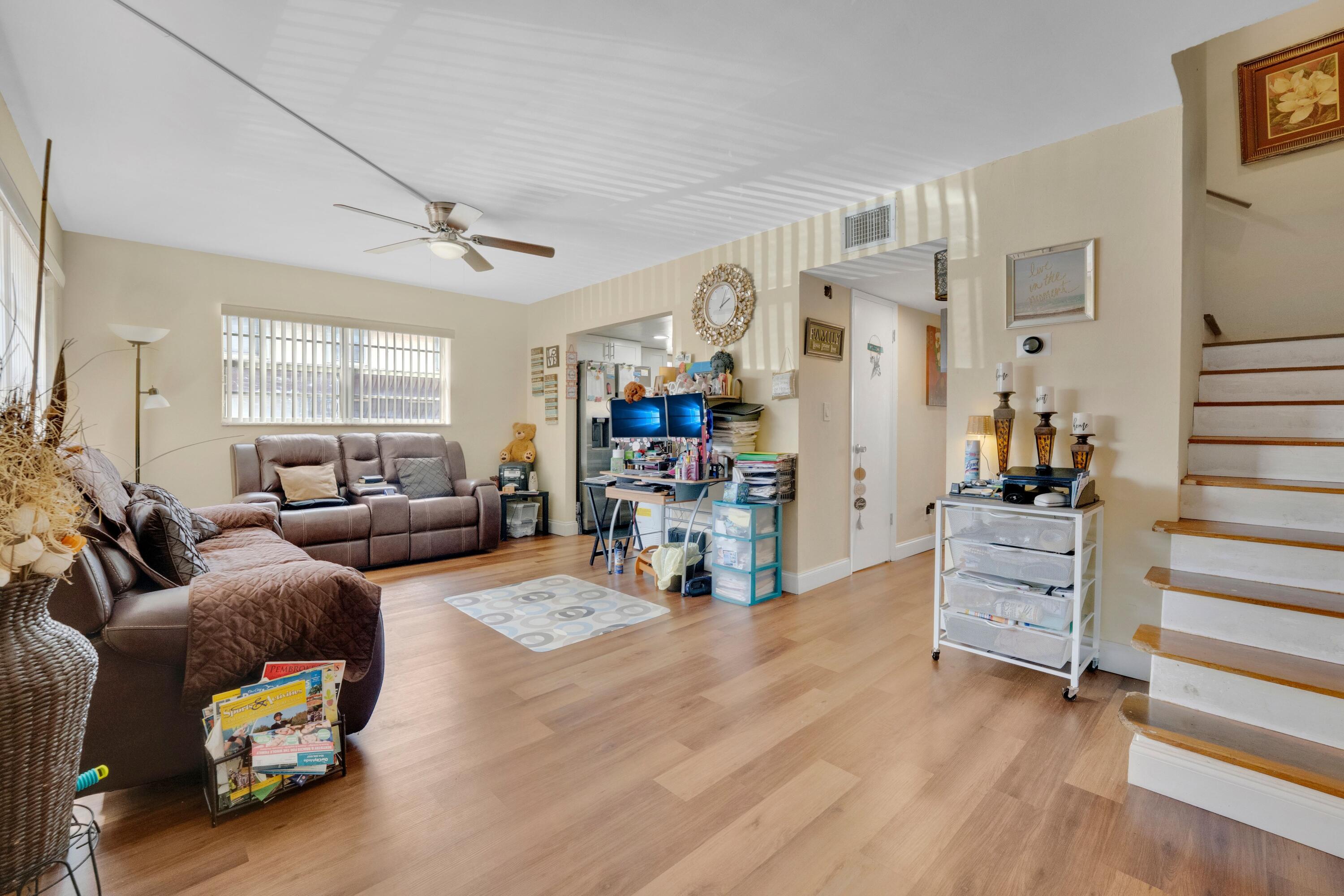 BRENTWOOD TOWNHOUSE 1 - Residential