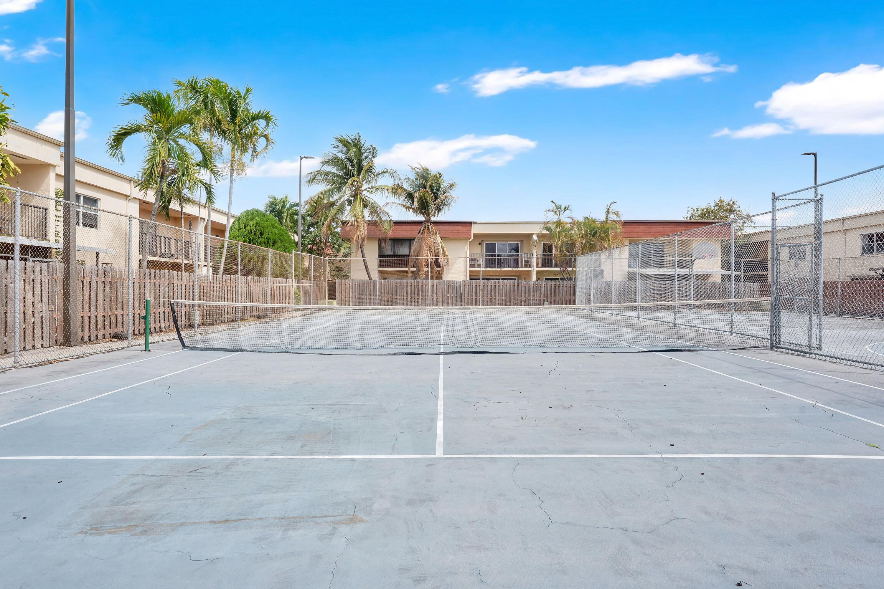 BRENTWOOD TOWNHOUSE 1 - Residential